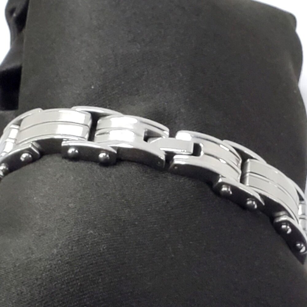 Mens Stainless Steel Bracelet With Black Carbon Fiber Inlay 8.25" - Picture 4 of 7
